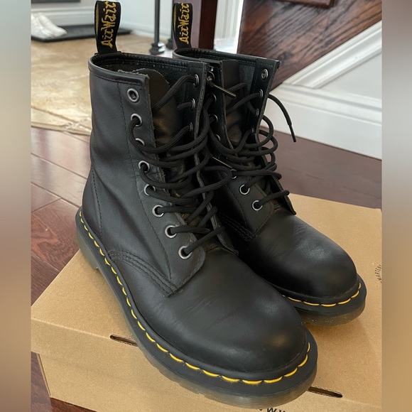 Dr Martens 1460 size 7 ladies leather - Picture 7 of 8